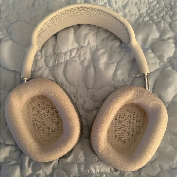 Air Pod Max Headphones - Picture 1 of 8